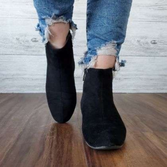 Black-1.5"-Bootie Wedge Heels - Picture 2 of 3